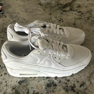 Nike Air women’s sneaker size 7 1/2